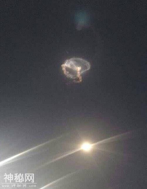 保定晚8点出现在夜空中的这是啥？！UFO？官方消息-6.jpg
