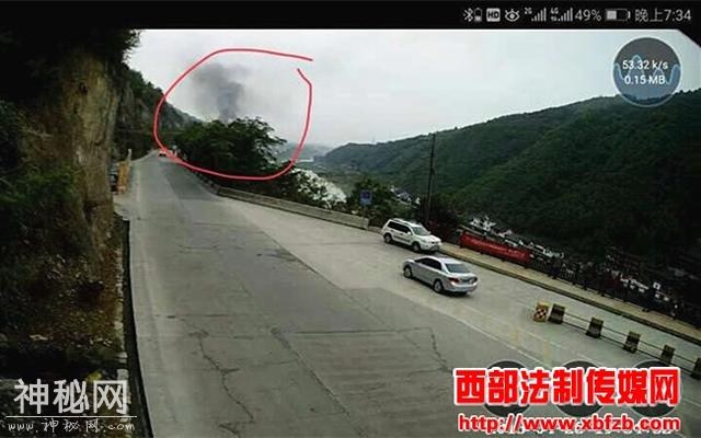 货车突然起火 科技强警显“身手”-1.jpg