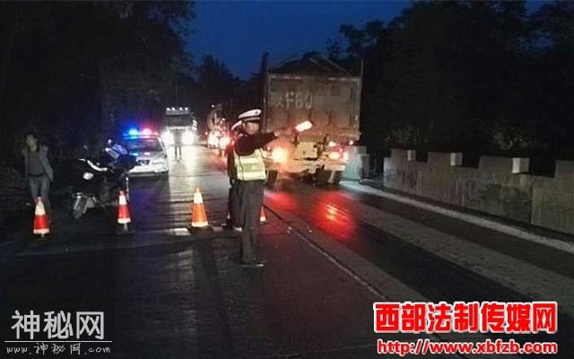 货车突然起火 科技强警显“身手”-3.jpg