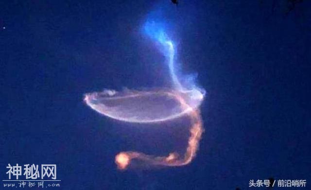 不寻常，昨夜一道奇异光束划过夜空，是UFO？或是一“杀手锏”亮相-1.jpg