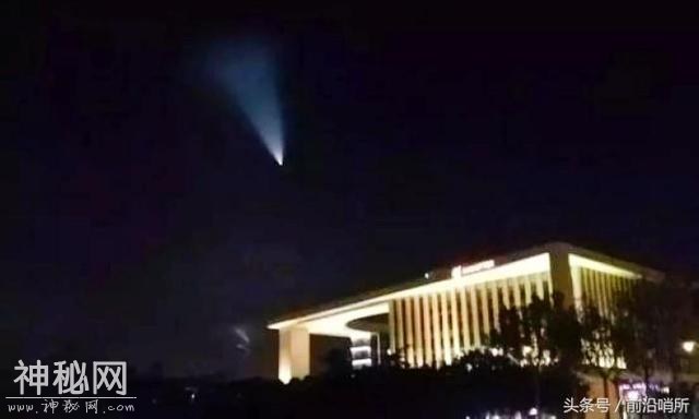 不寻常，昨夜一道奇异光束划过夜空，是UFO？或是一“杀手锏”亮相-3.jpg