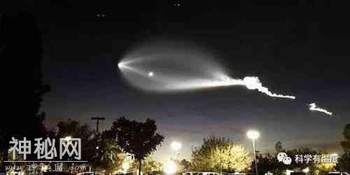 华北多地夜空现不明飞行物中科院：“航迹夜光云”-1.jpg
