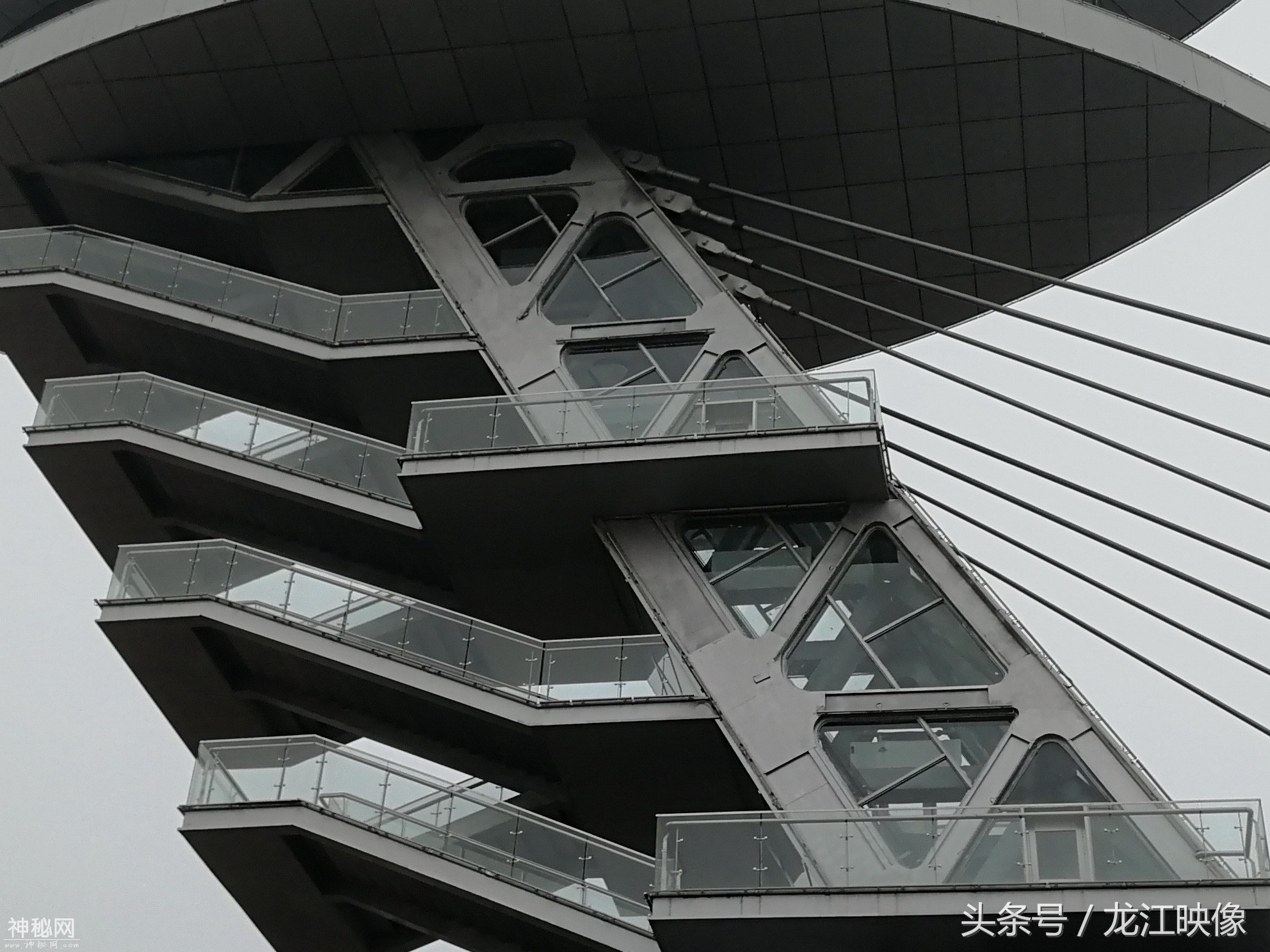 造型科幻的江北湿地观景平台，别成了摆设，市民盼其早日投用-2.jpg