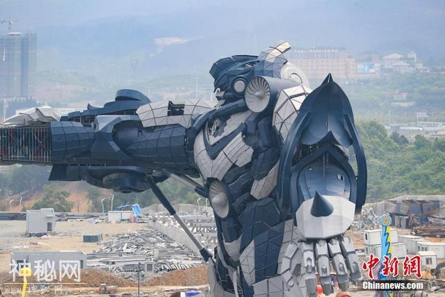 贵阳科幻主题乐园现53米高钢结构机器人-3.jpg