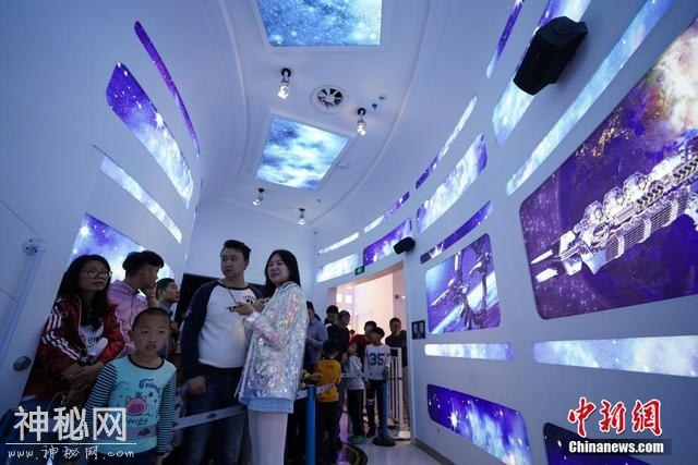 贵阳科幻主题乐园现53米高钢结构机器人-6.jpg
