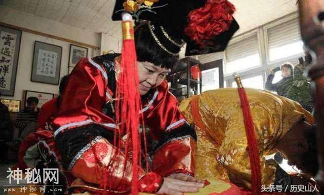中国一偏僻小山村，繁衍了一支满清皇裔，如今全部改姓但风俗不变-3.jpg