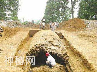 南京一太监墓中，意外发现一行字，专家很激动：这下老外该打脸了-1.jpg