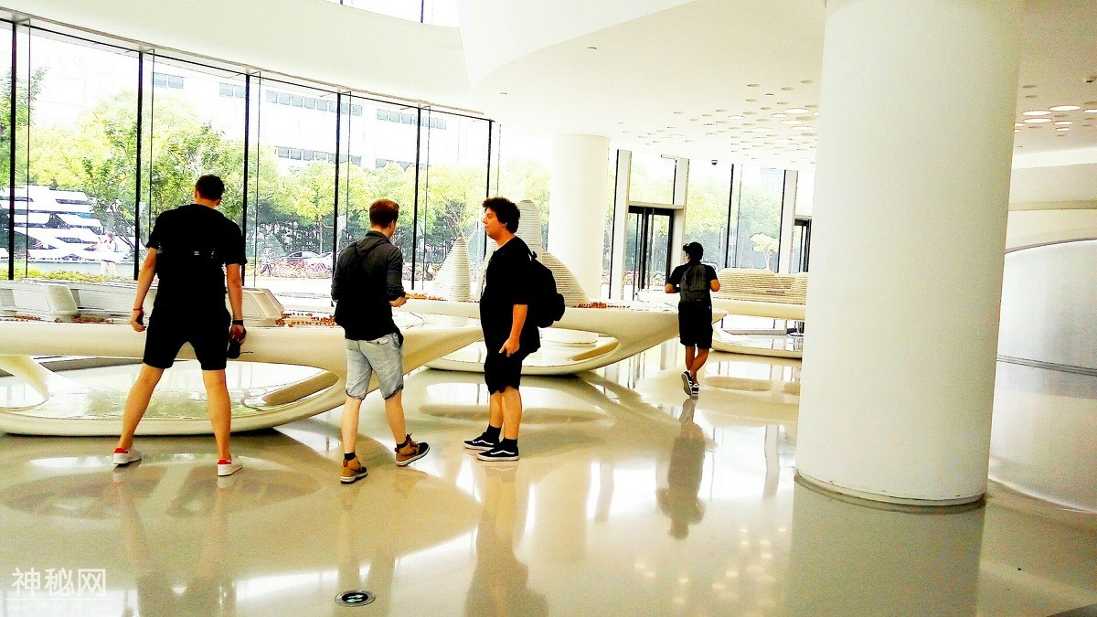 图虫人文摄影：手机随拍：凌空SOHO展示厅-6.jpg