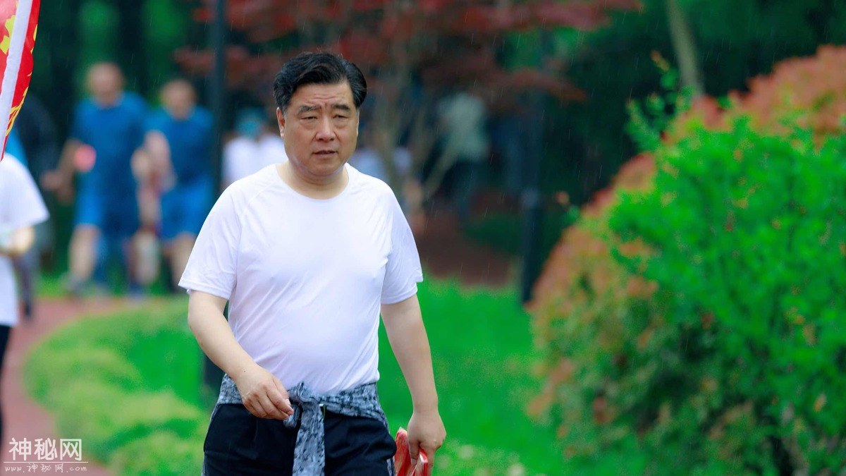 图虫人文摄影：职工健步走-2.jpg