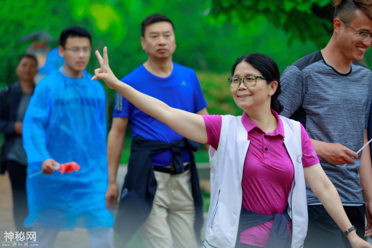 图虫人文摄影：职工健步走-4.jpg
