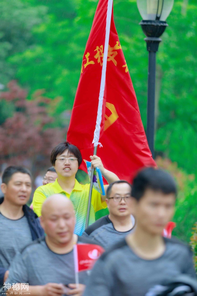 图虫人文摄影：职工健步走-7.jpg