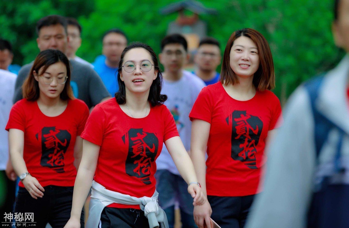 图虫人文摄影：职工健步走-8.jpg