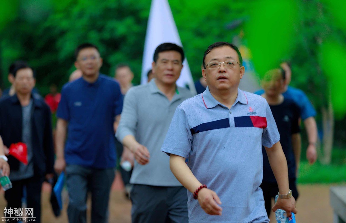 图虫人文摄影：职工健步走-6.jpg