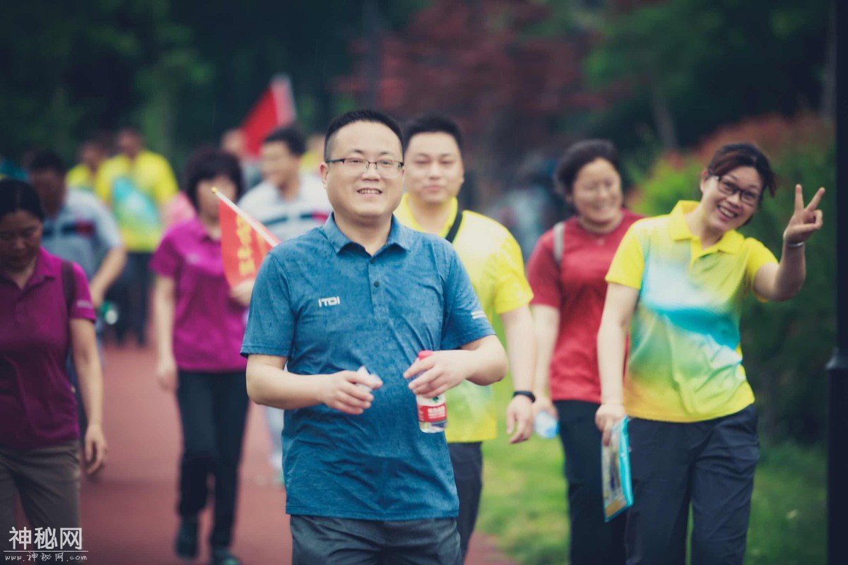 图虫人文摄影：职工健步走-14.jpg