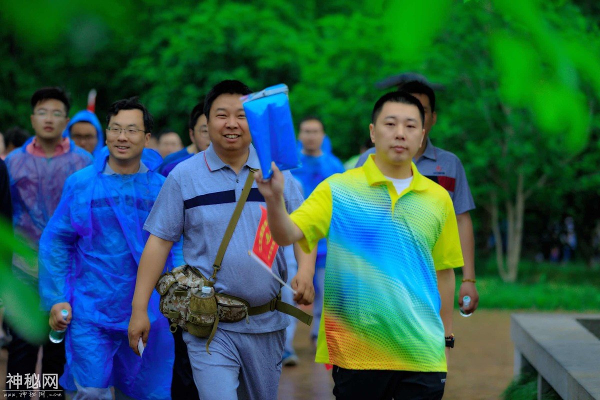 图虫人文摄影：职工健步走-23.jpg
