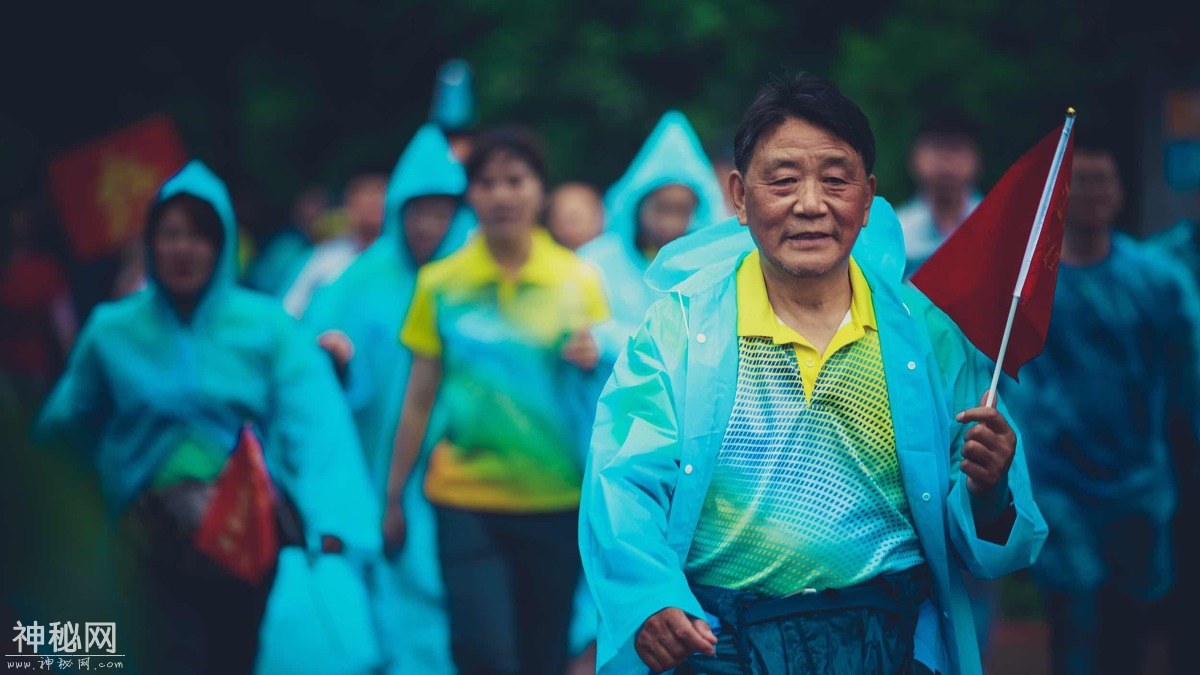 图虫人文摄影：职工健步走-25.jpg