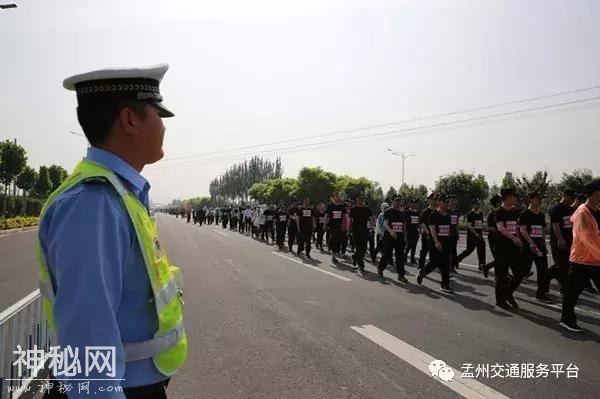 交警大队圆满完成孟州市“华兴生物杯”健步走安保工作任务-4.jpg