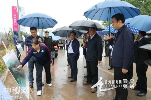 张英杰韩军等榆社县领导深入云竹湖旅游开发区就民俗小镇项目现场办公-1.jpg