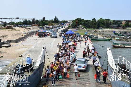 湛江海事部门为粤西海岛民俗“年例”系好“安全带”-1.jpg