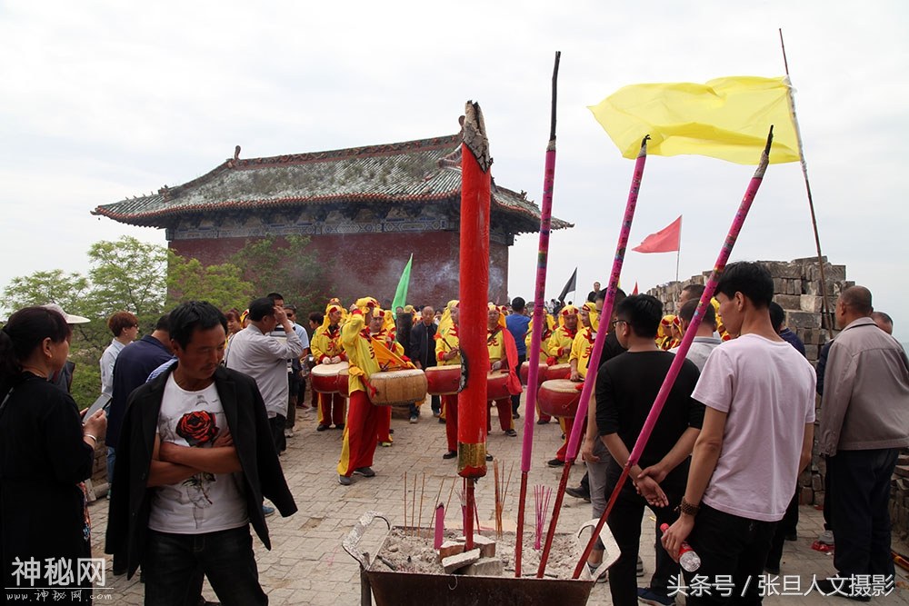 山西：古民俗带有神奇色彩 青龙山上跳崖救母 故事多-5.jpg