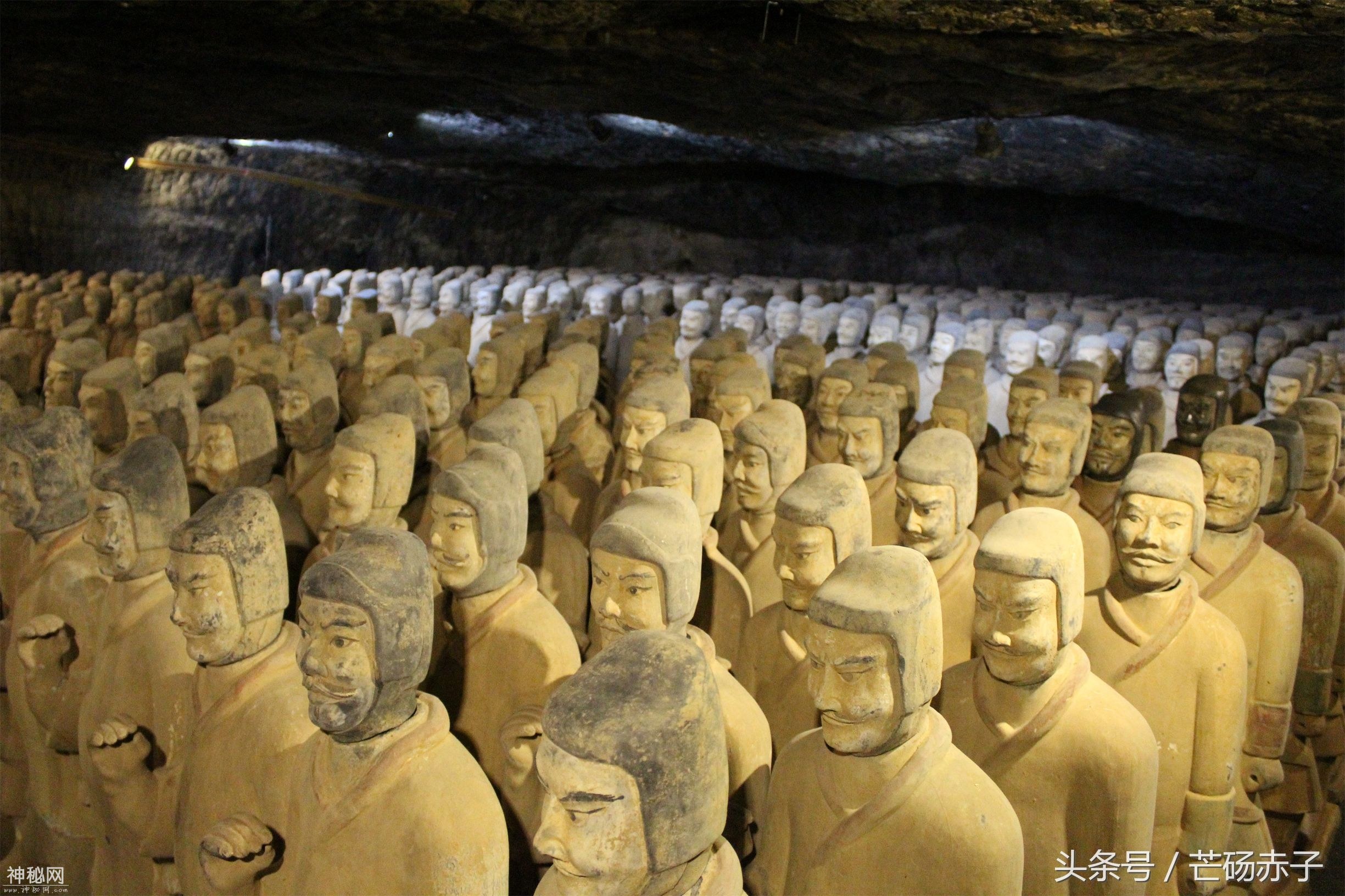 古墓内的兵马俑-1.jpg