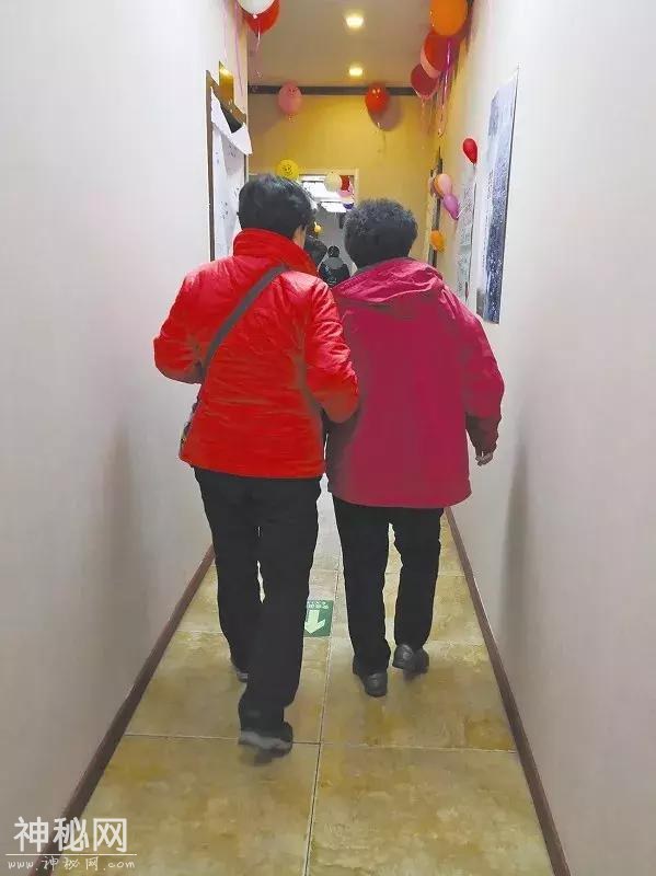 80岁老人生前做“卵巢保健”，看保健养生如何“围猎”老人-2.jpg