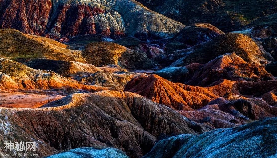 乌苏泥火山群：色彩“堆积”的神奇地质世界-14.jpg