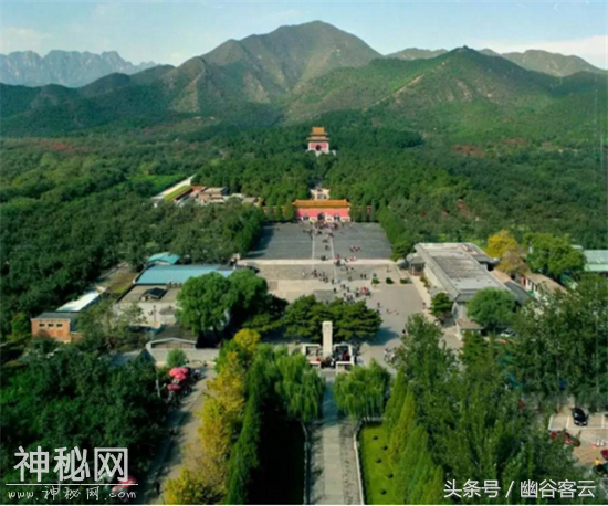 考古定陵开墓照：郭沫若参观面带微笑，参与挖掘人员大多死于非命-1.jpg