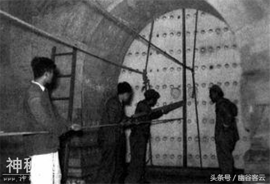 考古定陵开墓照：郭沫若参观面带微笑，参与挖掘人员大多死于非命-3.jpg