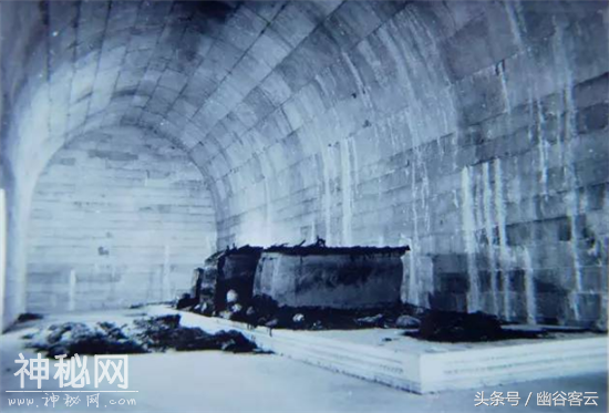 考古定陵开墓照：郭沫若参观面带微笑，参与挖掘人员大多死于非命-4.jpg