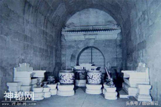 考古定陵开墓照：郭沫若参观面带微笑，参与挖掘人员大多死于非命-5.jpg