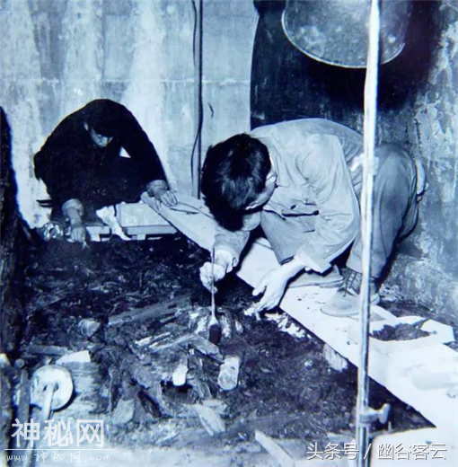 考古定陵开墓照：郭沫若参观面带微笑，参与挖掘人员大多死于非命-6.jpg