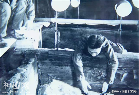 考古定陵开墓照：郭沫若参观面带微笑，参与挖掘人员大多死于非命-7.jpg