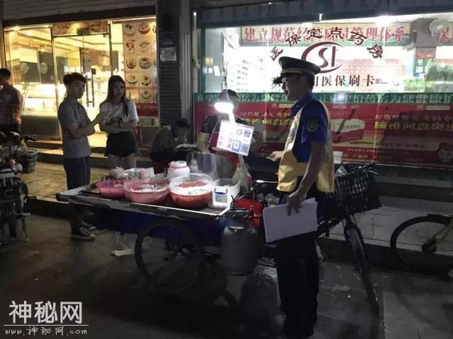 噪音扰民！城管三回合“斗法”，还弼塘东一街宁静祥和-1.jpg