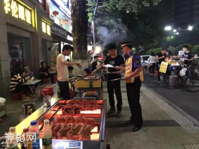 噪音扰民！城管三回合“斗法”，还弼塘东一街宁静祥和-3.jpg
