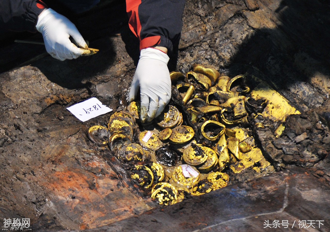 考古人员打开这座汉代大墓，78公斤370件金器，金光闪闪晃花了眼-15.jpg