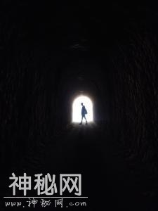 如果吃一勺黑洞会怎么样？-2.jpg