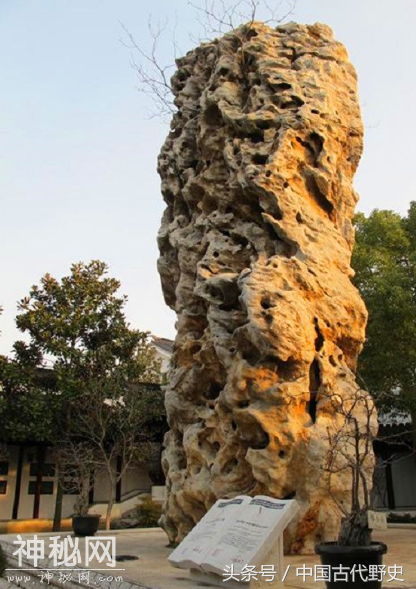 两代帝王都搬不走的奇石，他派17个人，整整挖了3年-3.jpg