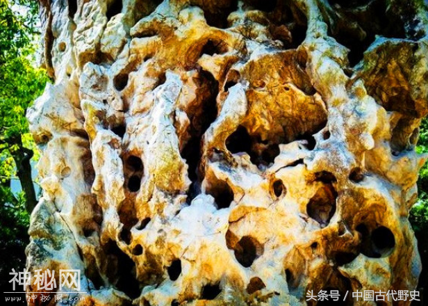 两代帝王都搬不走的奇石，他派17个人，整整挖了3年-6.jpg