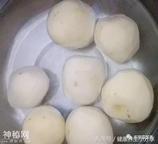 珍藏一年的鸡腿烧土豆，更香更有嚼劲，没胃口也吃一大碗-2.jpg