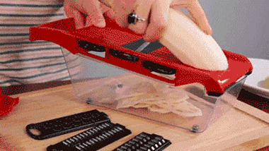 越来越多女人上厕所不用纸擦，我的天！她们是怎么做到的？-11.gif