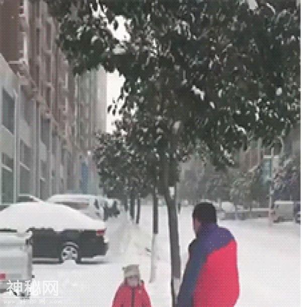 开心时刻：美女，洗车前别忘记拉上手刹-12.jpg