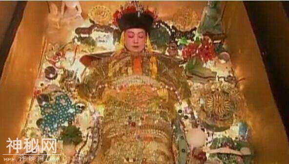 孙殿英盗墓太嚣张！慈禧嘴巴被割个大口子，乾隆更是被这样糟践-2.jpg