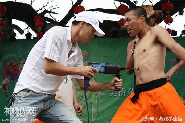 “铁布衫”与“神肚王”邀请格斗狂人徐晓冬，广东打擂比绝技-5.jpg