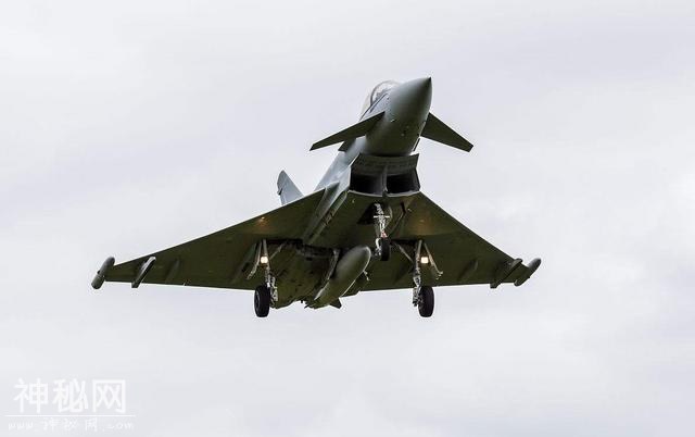 英国飞行员驾驶台风战机怒怼UFO,真勇敢！结局有些说不出口-3.jpg