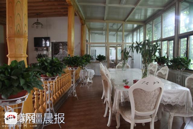 阿克苏市在村里打造民俗风情街 村民庭院变特色农家乐吸引游客-4.jpg