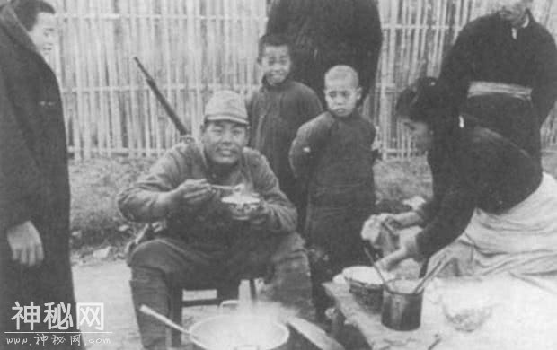 日本历史教科书用这些照片来洗白其侵华历史，国人看了无不愤懑-5.jpg