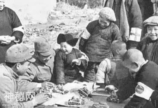 日本历史教科书用这些照片来洗白其侵华历史，国人看了无不愤懑-3.jpg