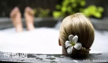 洗澡时也能养生，如果你经常这么做，有意想不到的保健功效哦-1.jpg