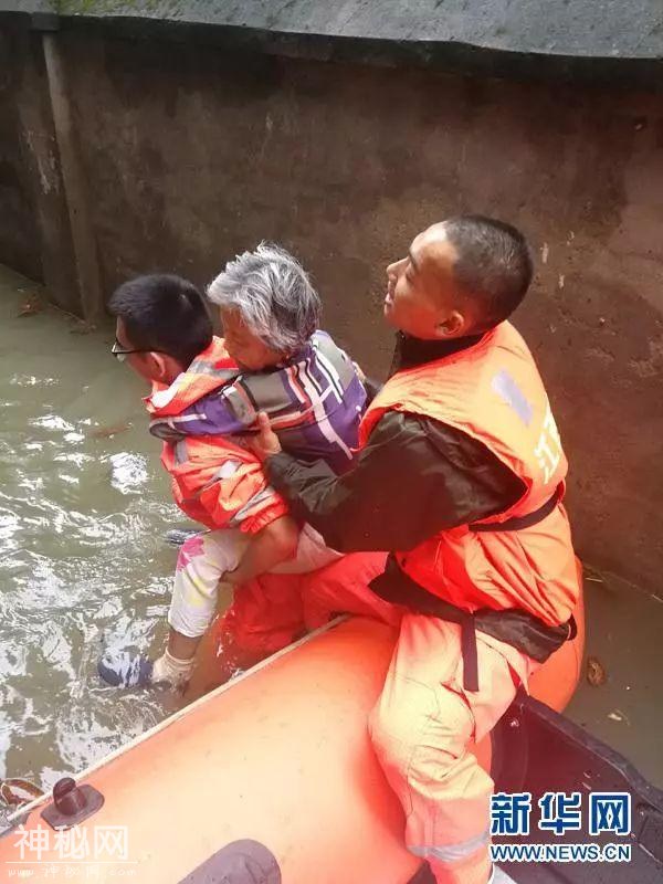 暴雨中，这些感人瞬间，温暖每一个人……-19.jpg